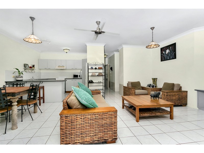 1/30-32 Springfield Crescent, Manoora QLD 4870