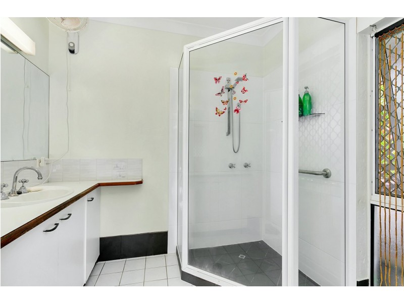 1/30-32 Springfield Crescent, Manoora QLD 4870