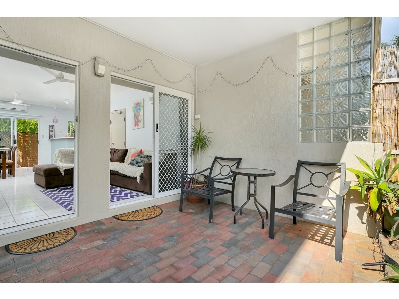 5/4 Brown Street, Woree QLD 4868