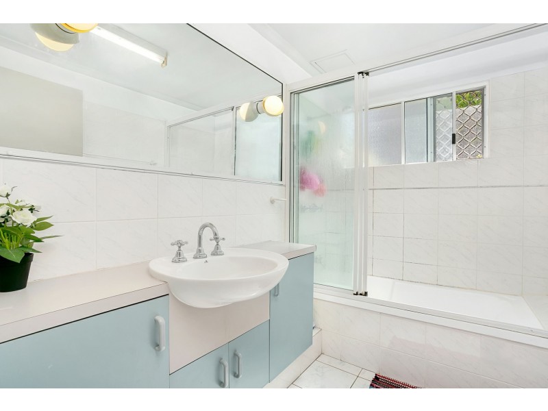 5/4 Brown Street, Woree QLD 4868