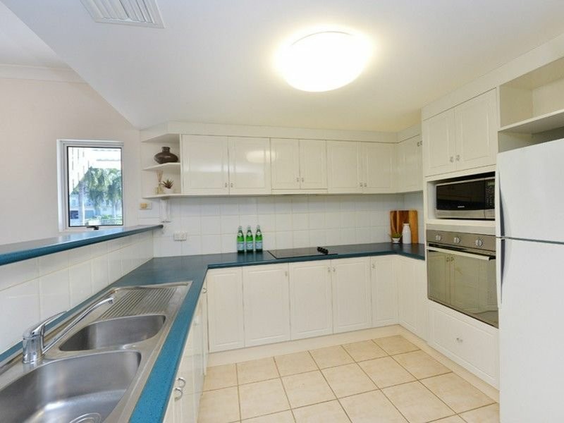 40/8-14 Munro Terrace, Mooroobool QLD 4870