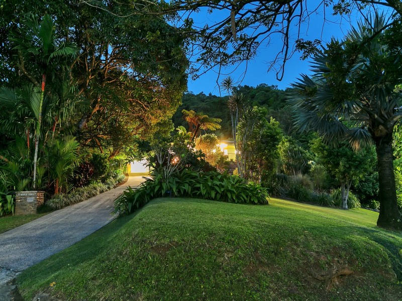 6 Maple Crescent, Edge Hill QLD 4870