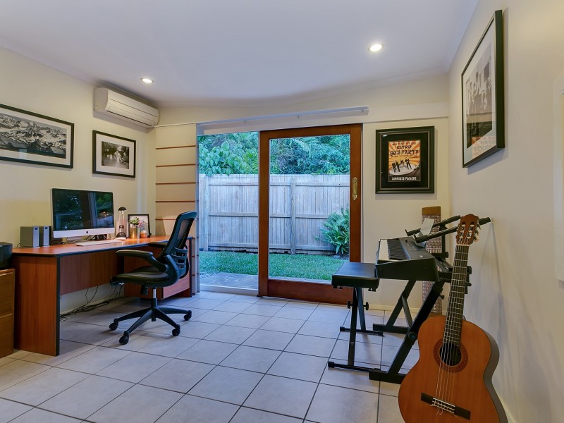 6 Maple Crescent, Edge Hill QLD 4870