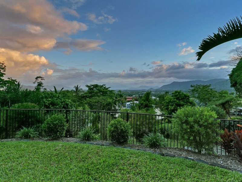 6 Maple Crescent, Edge Hill QLD 4870