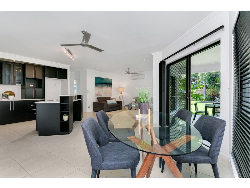 33 Larsen Road, Redlynch QLD 4870