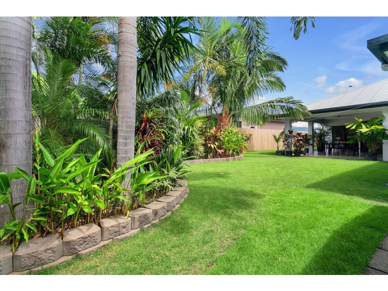 33 Larsen Road, Redlynch QLD 4870