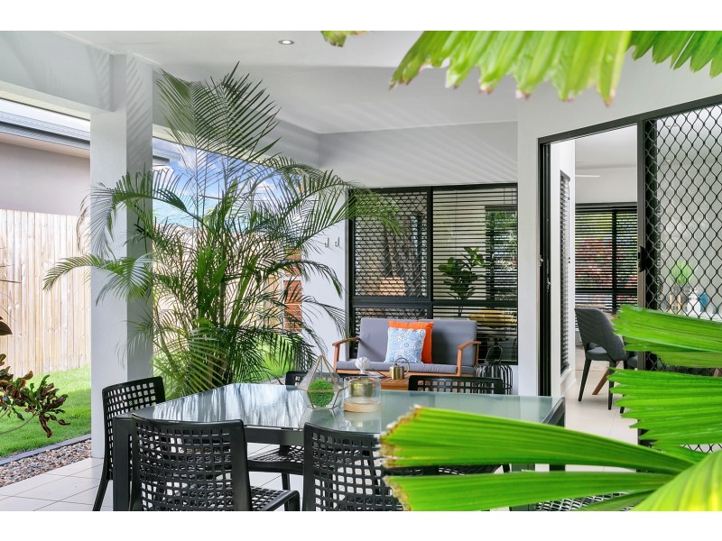 33 Larsen Road, Redlynch QLD 4870