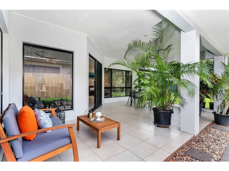 33 Larsen Road, Redlynch QLD 4870