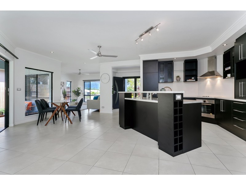 33 Larsen Road, Redlynch QLD 4870