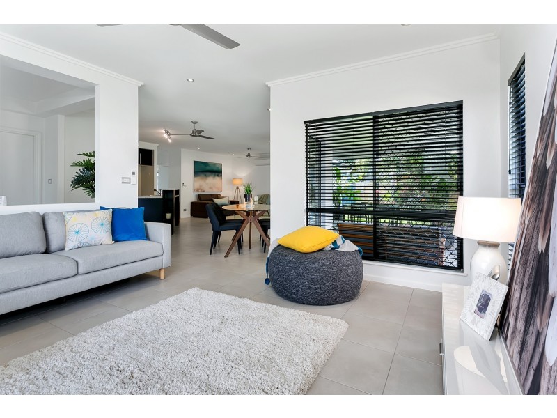 33 Larsen Road, Redlynch QLD 4870