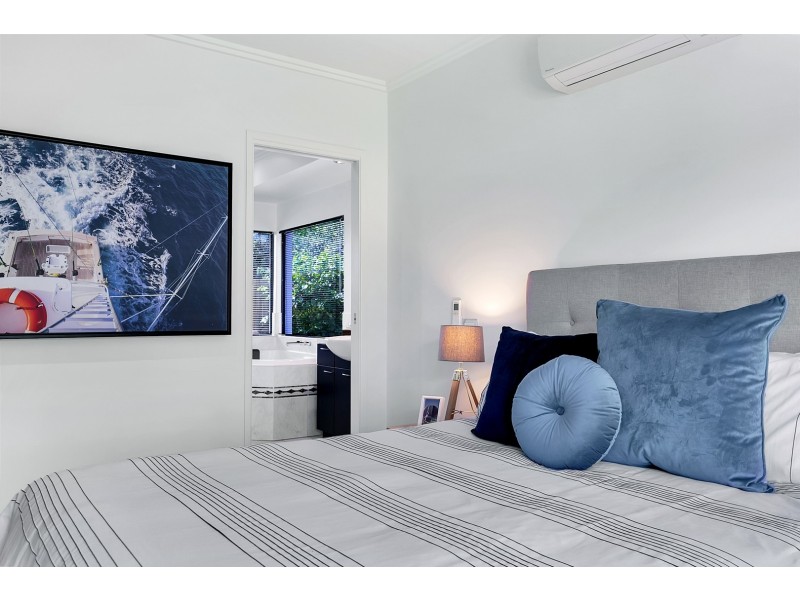 33 Larsen Road, Redlynch QLD 4870