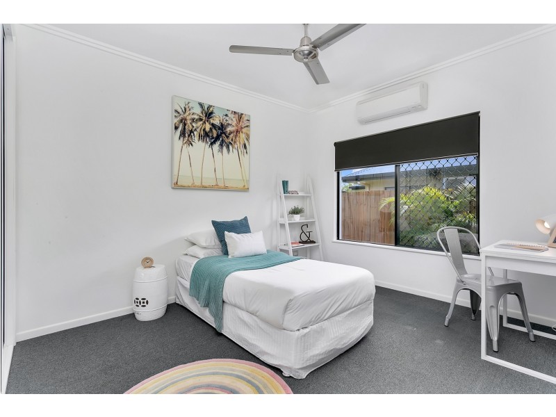 33 Larsen Road, Redlynch QLD 4870