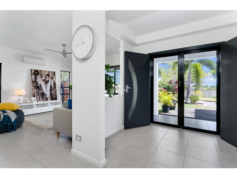 33 Larsen Road, Redlynch QLD 4870