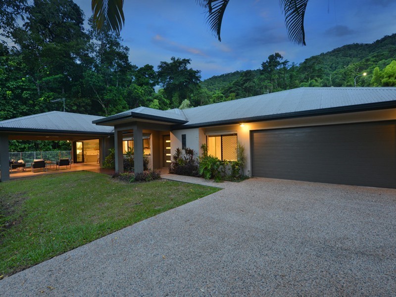 1 Stapleton Close, Redlynch QLD 4870