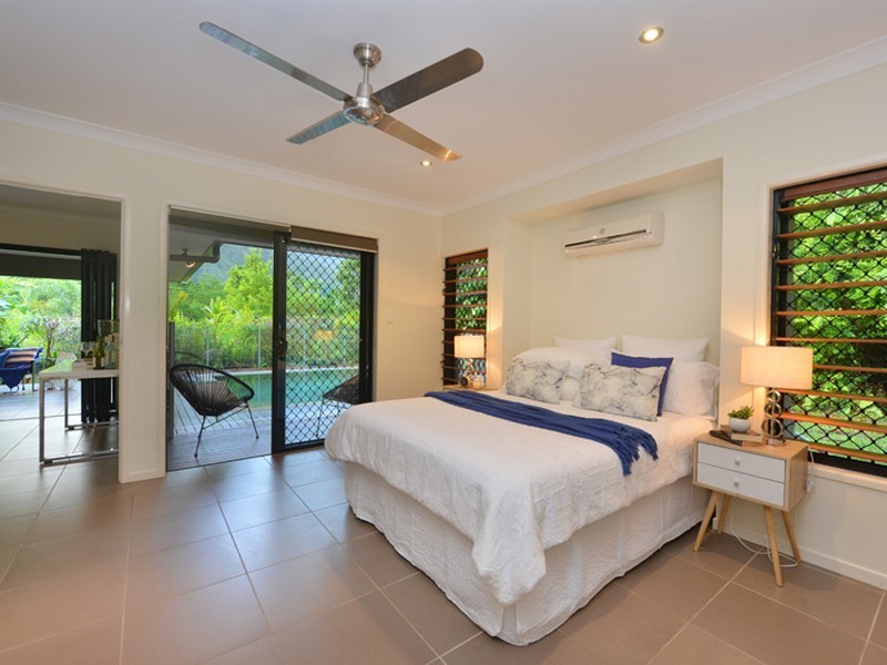 1 Stapleton Close, Redlynch QLD 4870