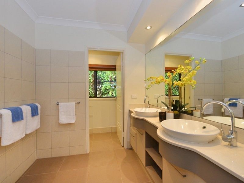 1 Stapleton Close, Redlynch QLD 4870