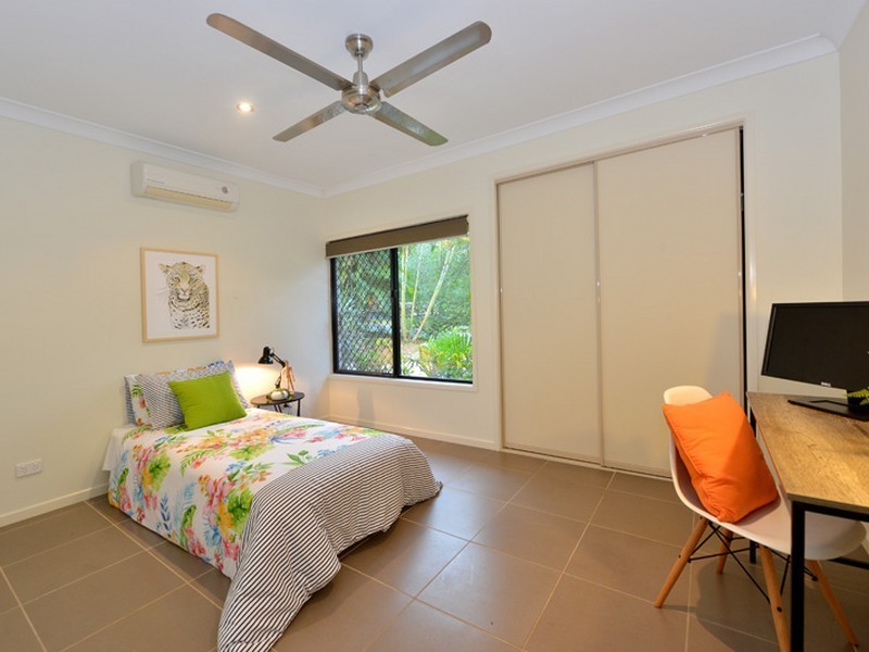 1 Stapleton Close, Redlynch QLD 4870