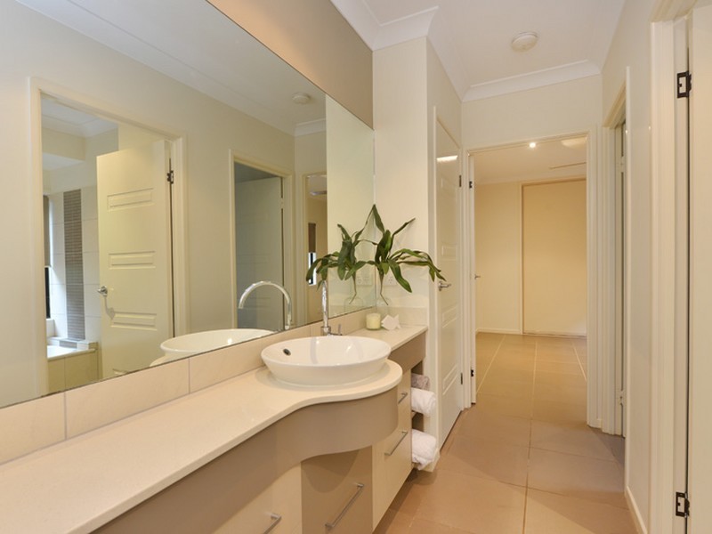 1 Stapleton Close, Redlynch QLD 4870