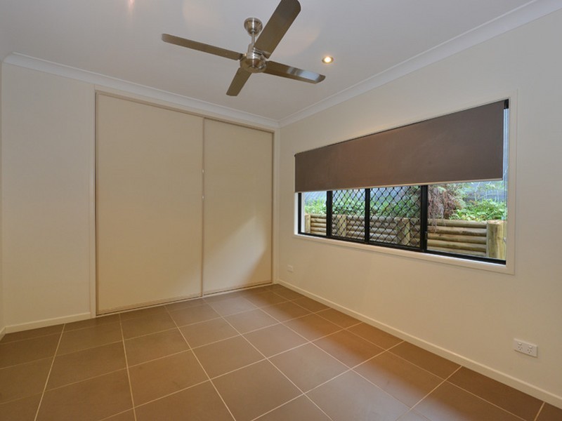1 Stapleton Close, Redlynch QLD 4870