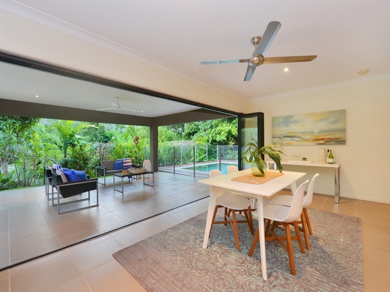 1 Stapleton Close, Redlynch QLD 4870