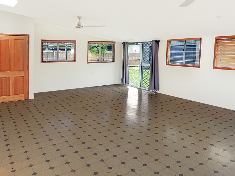 11 Pepperina Street, Mooroobool QLD 4870