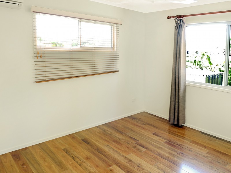 11 Pepperina Street, Mooroobool QLD 4870