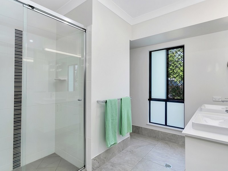 6 Devlex Court, Machans Beach QLD 4878