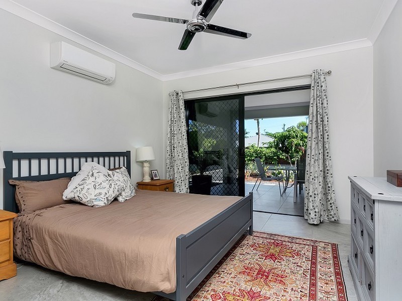 6 Devlex Court, Machans Beach QLD 4878