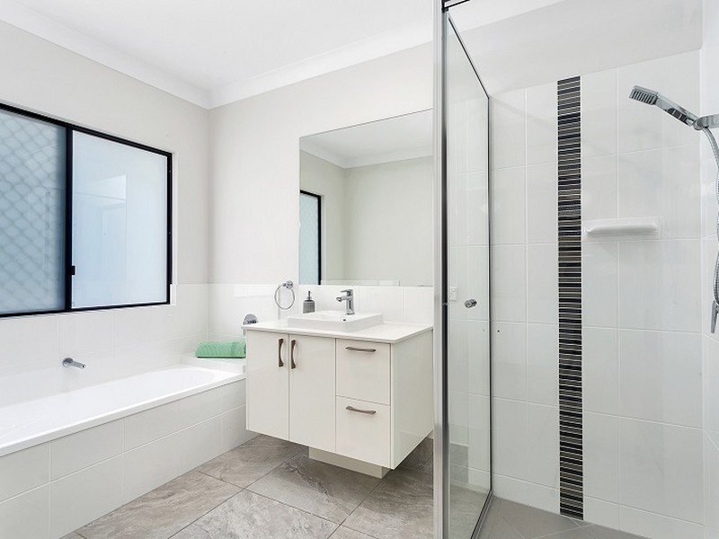 6 Devlex Court, Machans Beach QLD 4878