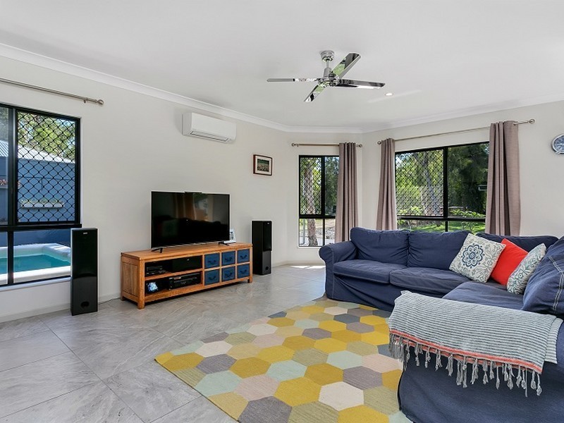 6 Devlex Court, Machans Beach QLD 4878