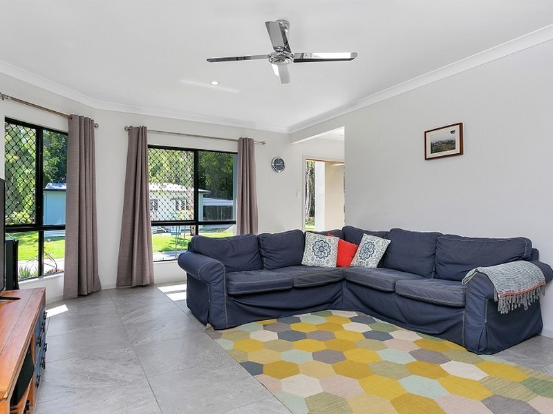 6 Devlex Court, Machans Beach QLD 4878