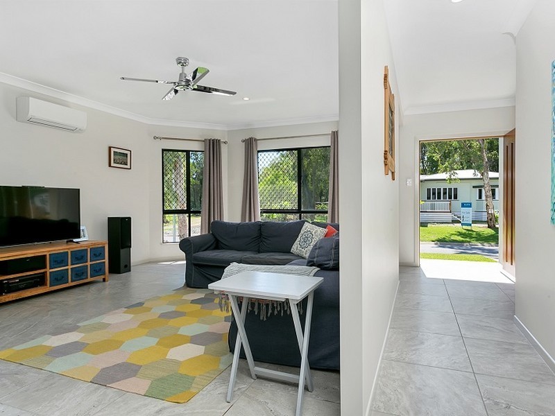 6 Devlex Court, Machans Beach QLD 4878