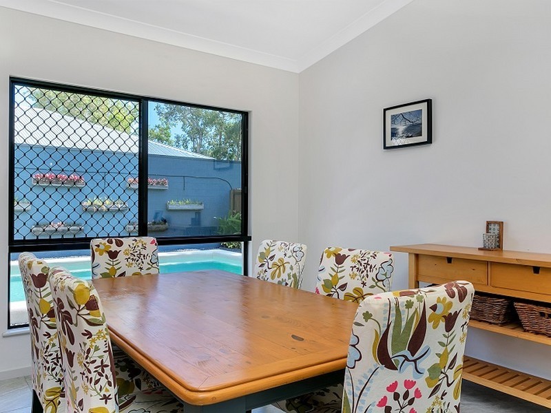 6 Devlex Court, Machans Beach QLD 4878