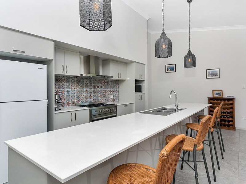 6 Devlex Court, Machans Beach QLD 4878