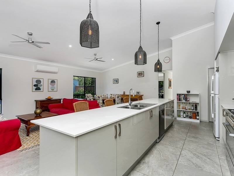 6 Devlex Court, Machans Beach QLD 4878