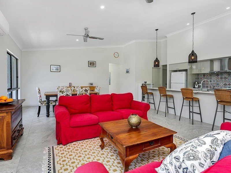 6 Devlex Court, Machans Beach QLD 4878