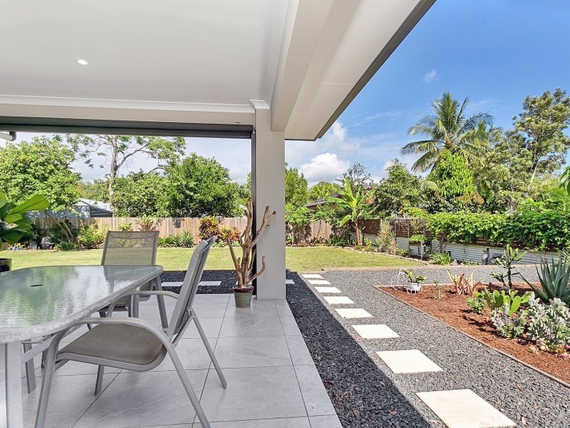 6 Devlex Court, Machans Beach QLD 4878