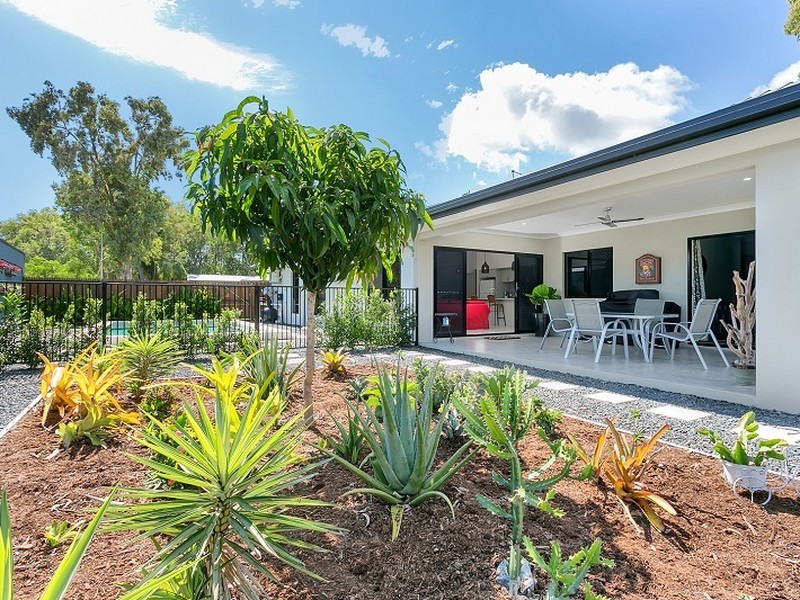 6 Devlex Court, Machans Beach QLD 4878