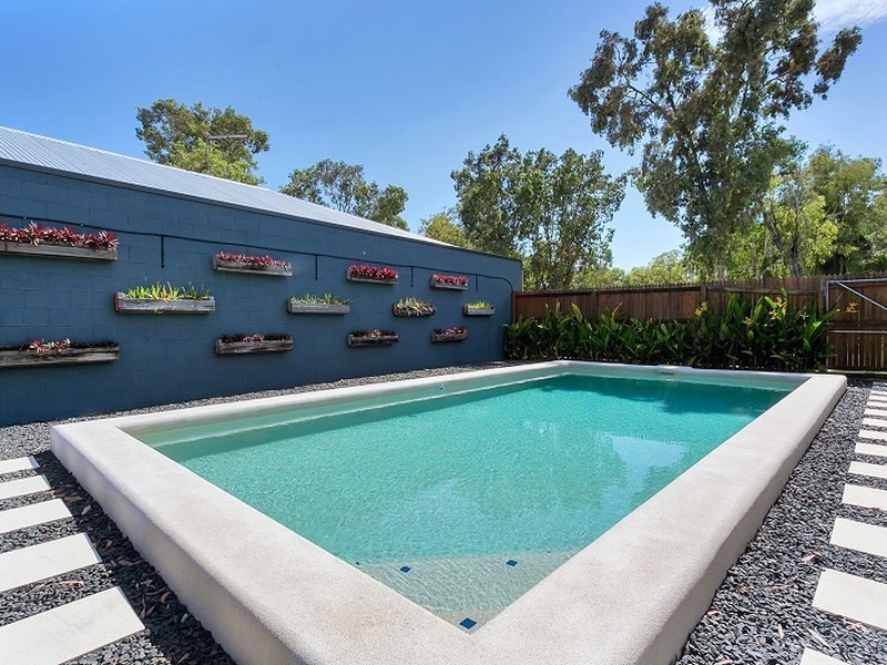 6 Devlex Court, Machans Beach QLD 4878