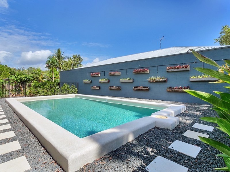 6 Devlex Court, Machans Beach QLD 4878