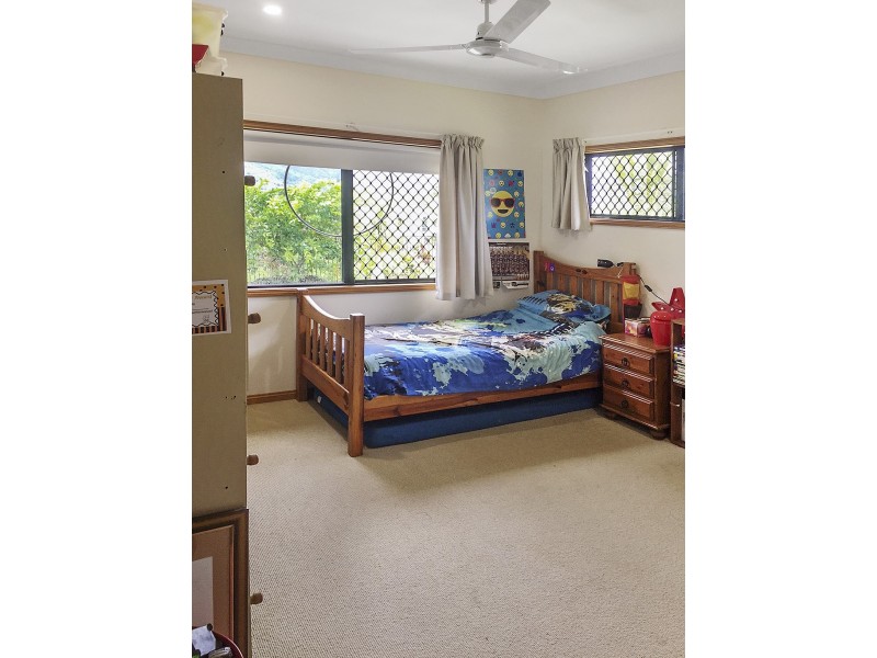 13 St Albans Close, Brinsmead QLD 4870