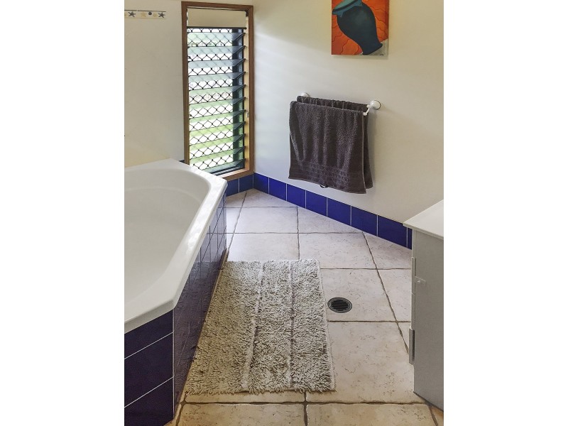 13 St Albans Close, Brinsmead QLD 4870