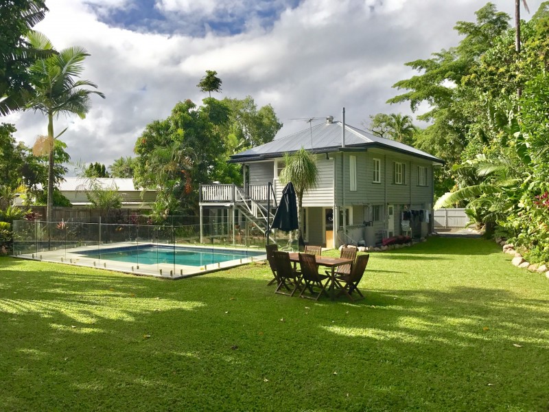 6 Fulton Close, Whitfield QLD 4870