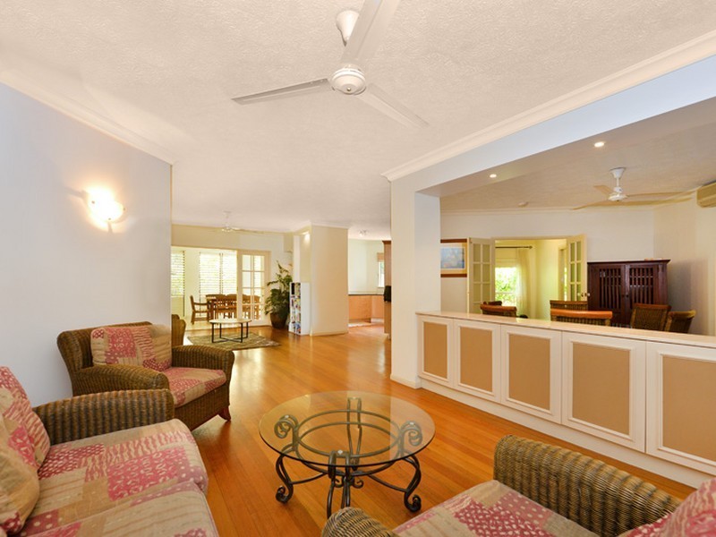 501/2 Greenslopes Street, Cairns North QLD 4870