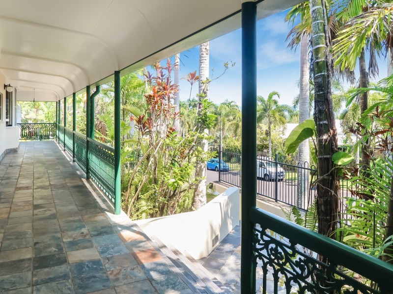 1 Moule Close, Whitfield QLD 4870