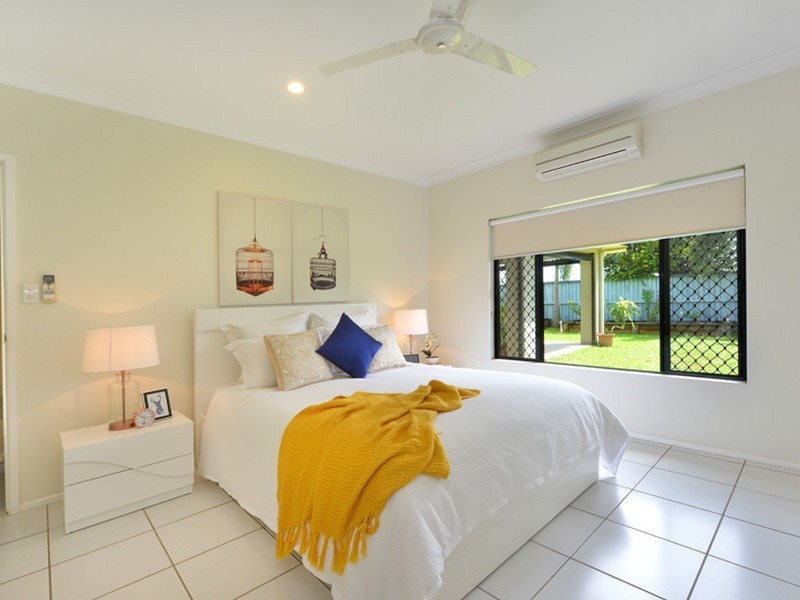 15 Springbrook Avenue, Redlynch QLD 4870