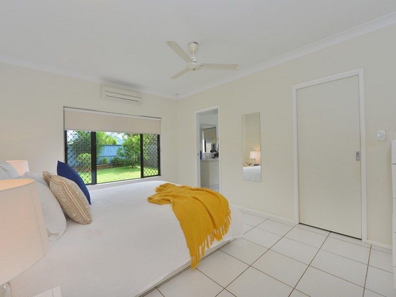 15 Springbrook Avenue, Redlynch QLD 4870