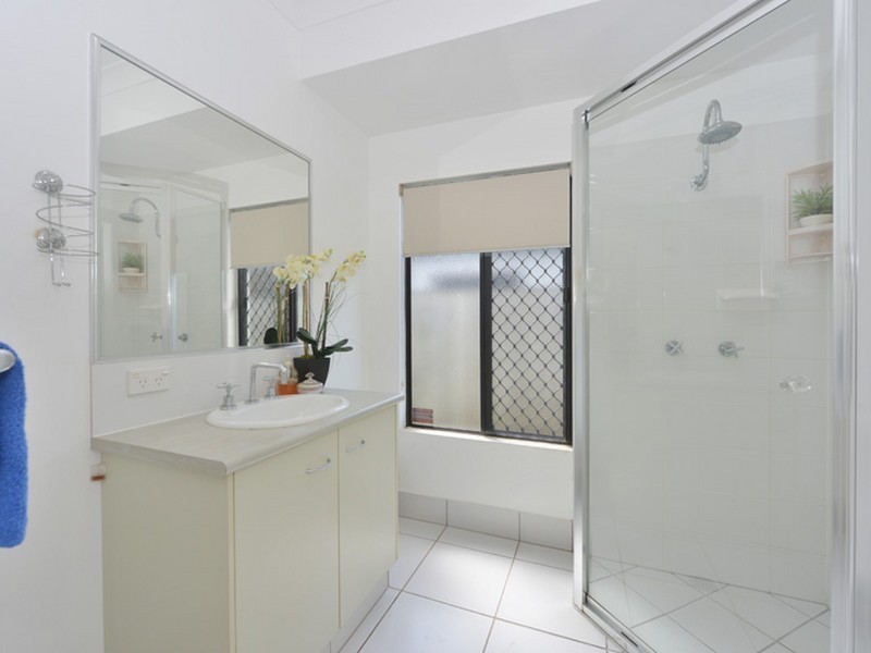 15 Springbrook Avenue, Redlynch QLD 4870