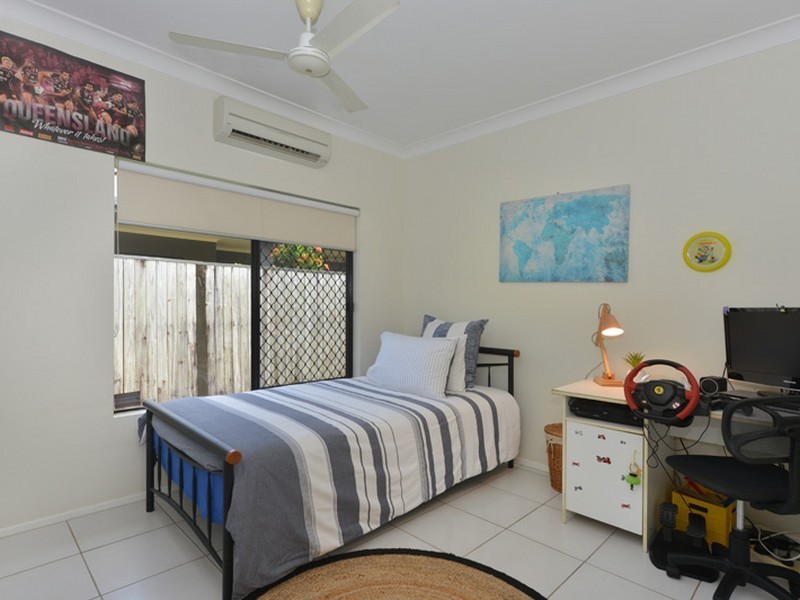 15 Springbrook Avenue, Redlynch QLD 4870