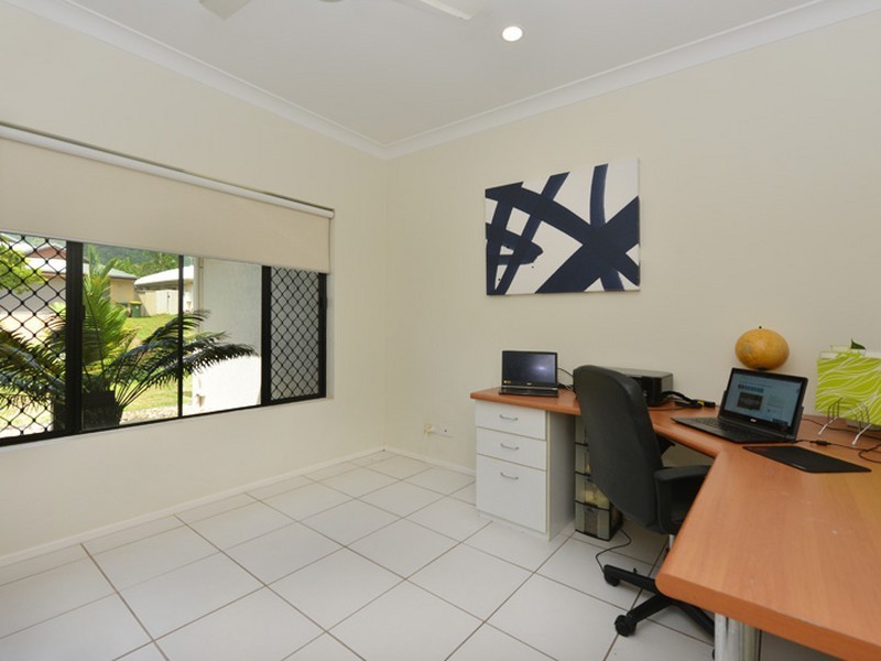 15 Springbrook Avenue, Redlynch QLD 4870